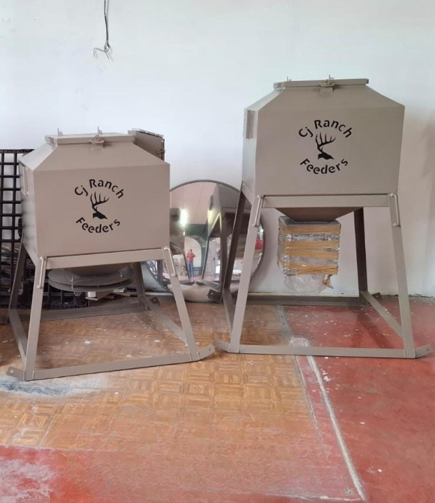Comedero disco y rejilla CJ Ranch Feeders 500 lbs